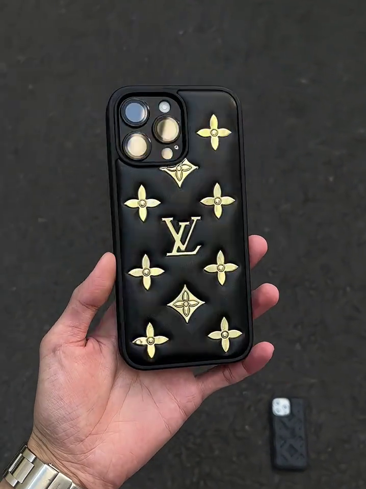 路易威登立體黑印花皮紋磨砂手機殼